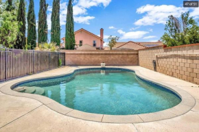 Spacious 4BR Escape, Pool, Fireplace, Privacy, & ensuite bathrooms